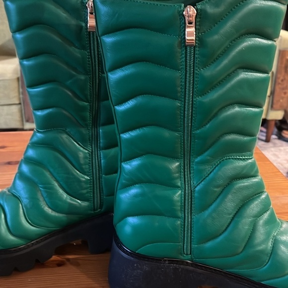 I am Jennifer Le tall puffy Kelly green boots full side zipper. Size 43 - Picture 6 of 14